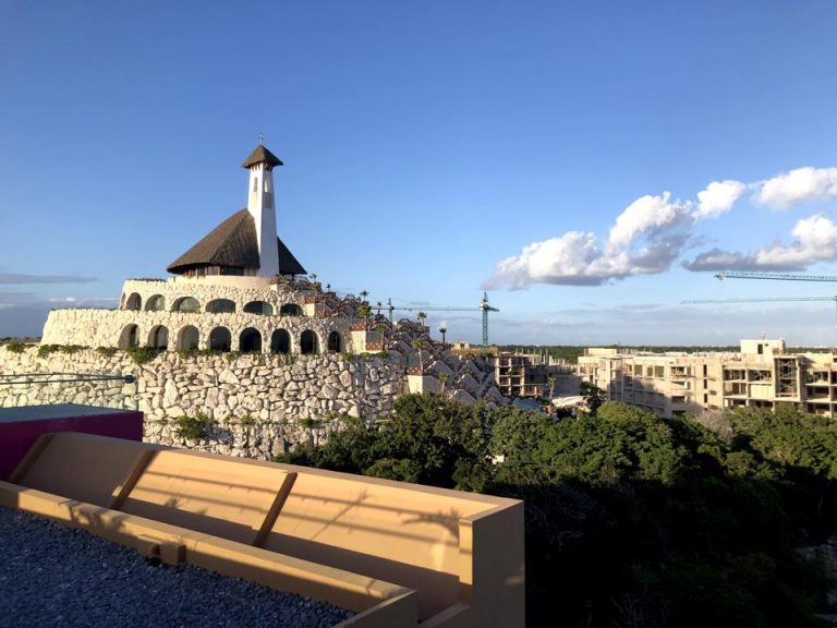 ホテル内にチャペルがあります。