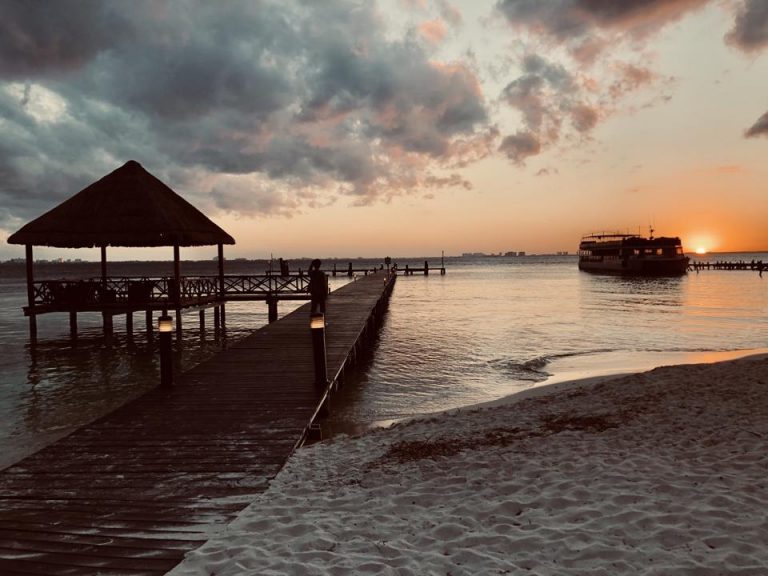 夕日がとても綺麗に見えます。