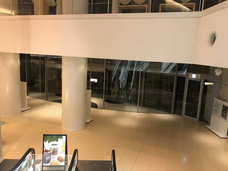 1階エントランス側