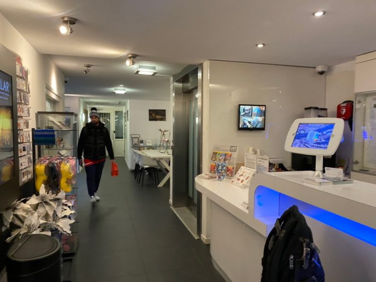 フロント全体、ロビー全体