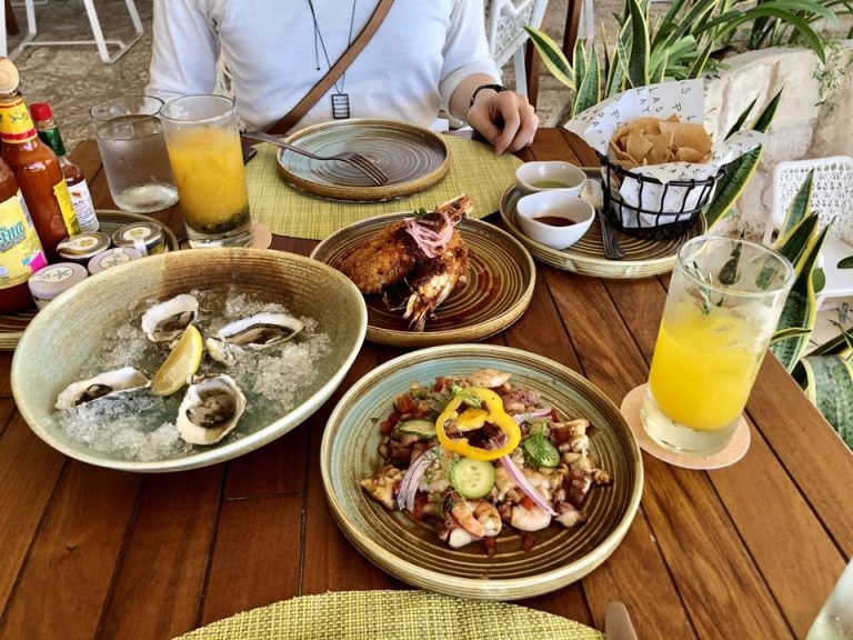 LAS PLAYAS 生牡蠣が食べ放題!料理もカクテルもとても美味しかったです。