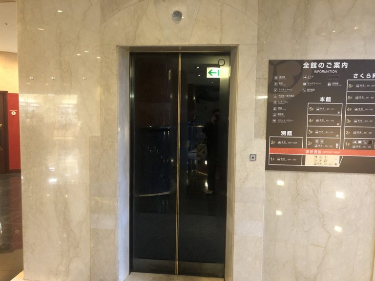 エレベーター外部