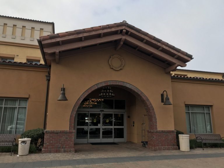 両サイドのベルが気分を上げてくれるチェックイン前