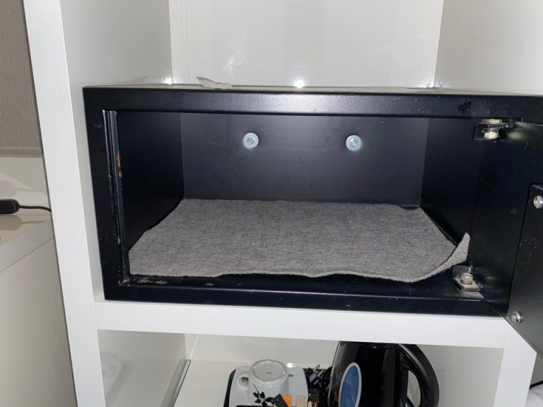 セーフティーボックス開けた状態(1)