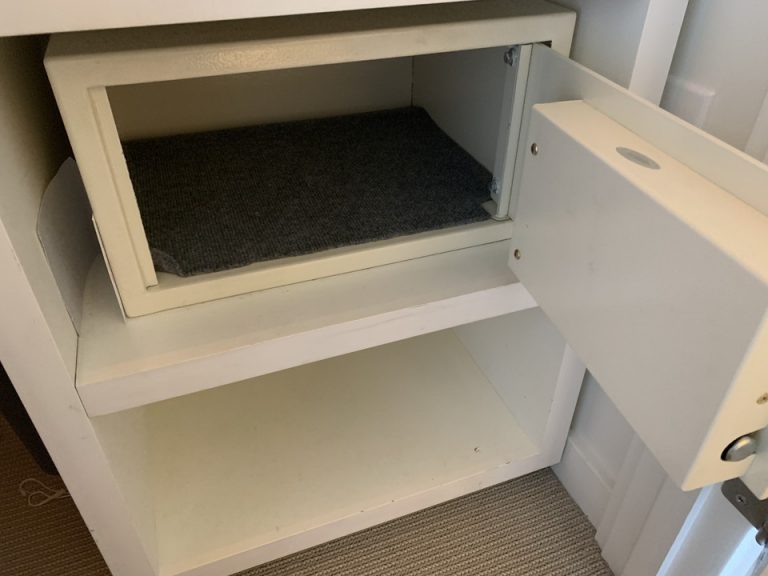 セーフティボックス(開けた状態)