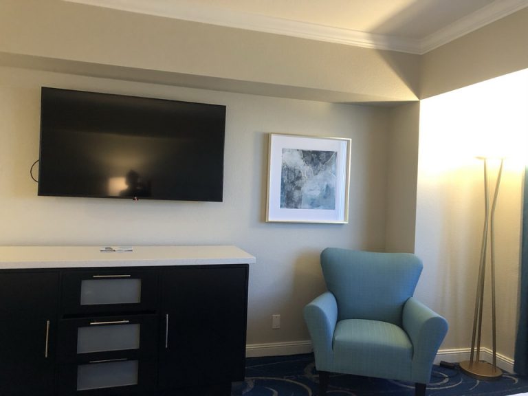 ベッド方向からtv