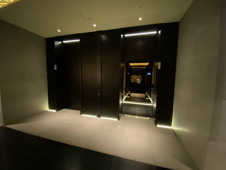 エレベーターホール(フロント階)