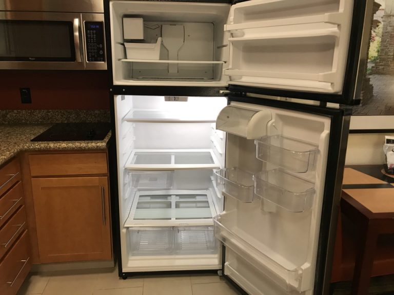 一般家庭にある位の巨大サイズ冷蔵庫ビールはギンギンに冷えました