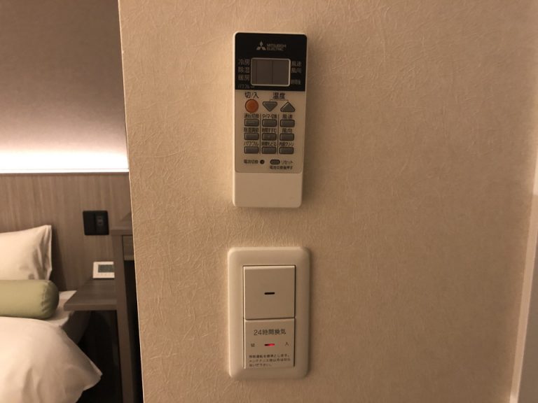 エアコンのリモコン