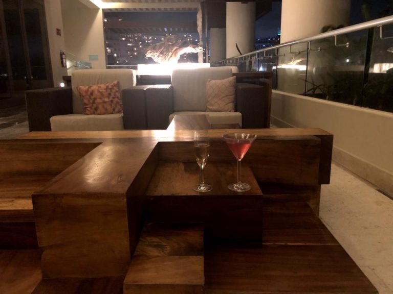 SAASIL BAR マルガリータやスパークリングカクテルが飲めます。