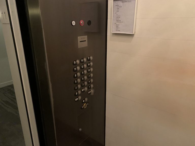 エレベーター階数ボタン