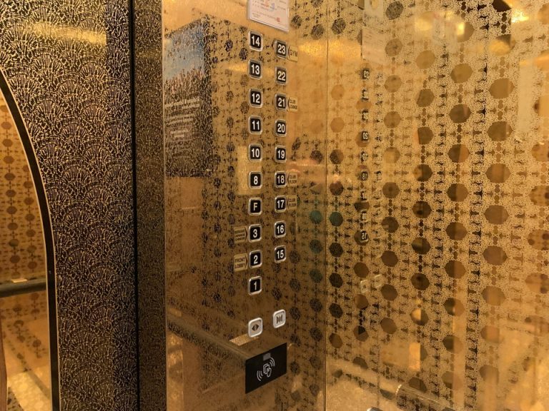 エレベーター階数ボタン