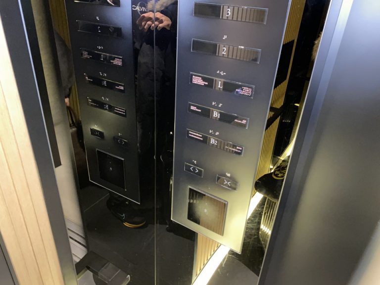 エレベーター階数ボタン