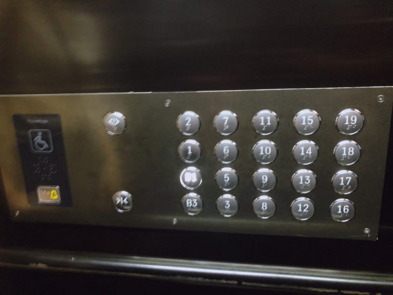 エレベーター階数ボタン