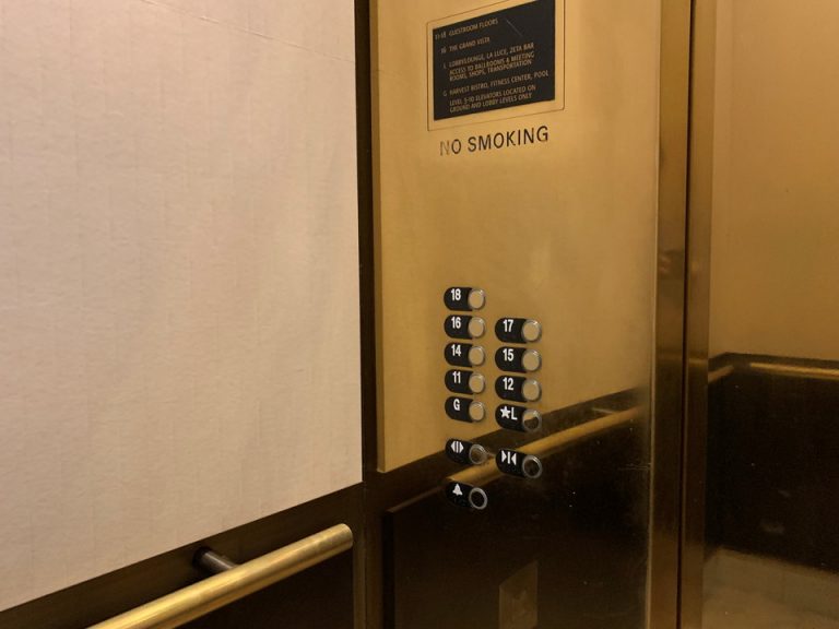 エレベーター階数ボタン