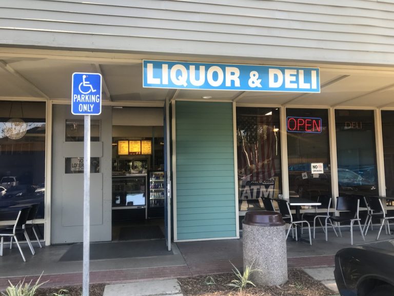 ホテルから徒歩で、リカーショップもありました