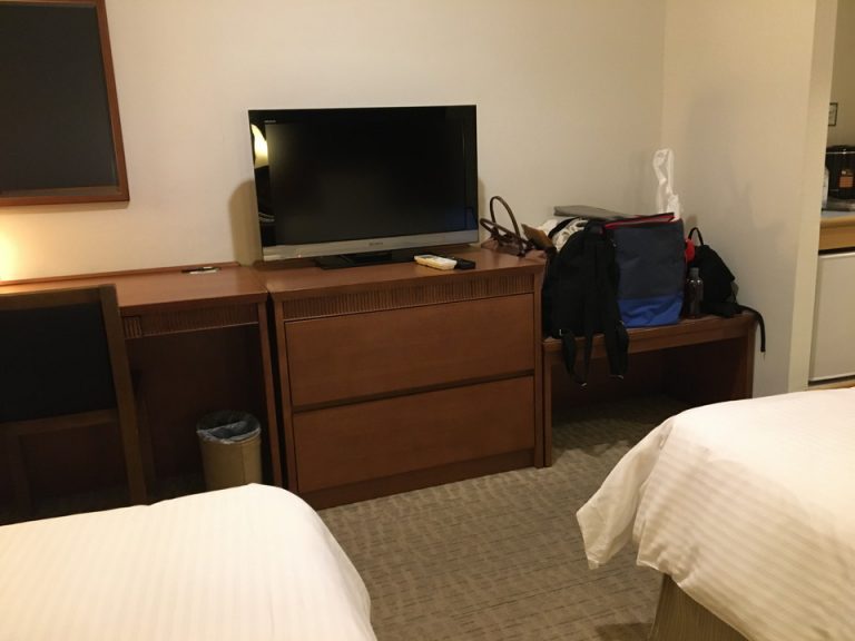 ベッド方向からTV