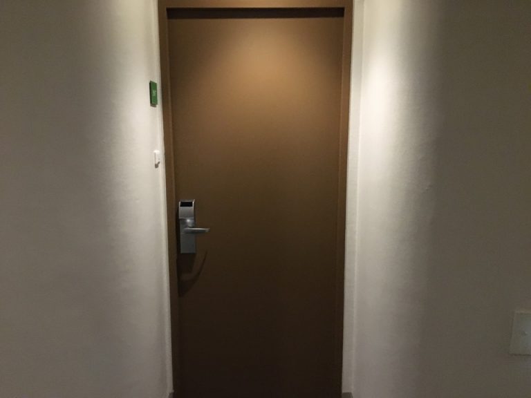 客室ドア入口ー外観