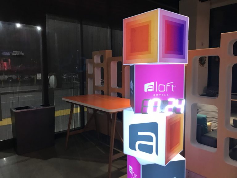 エントランスすぐにはaloftの可愛いオブジェがありました