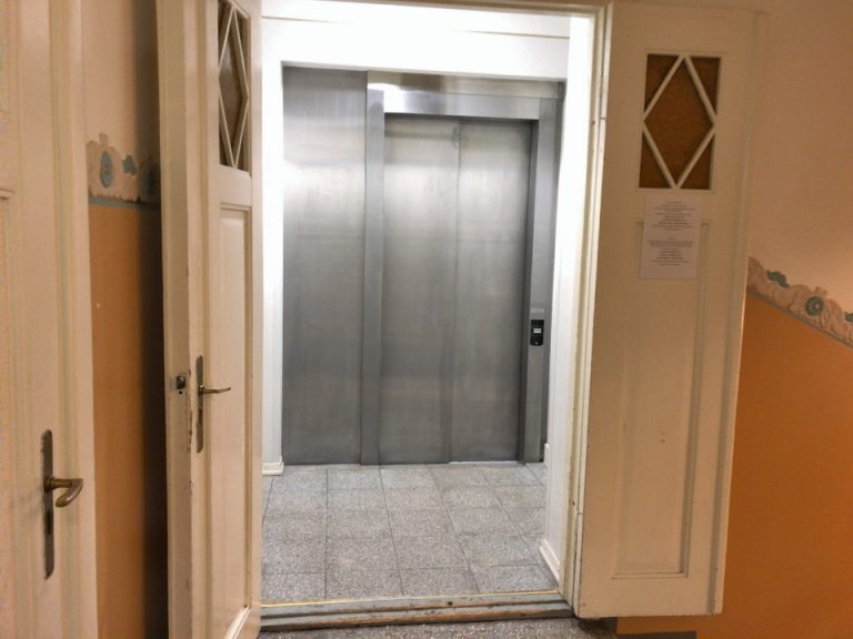 エレベーターホール客室階・客室階廊下全体