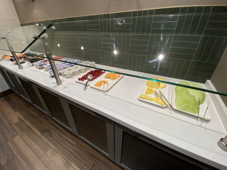 朝食4 フルーツやヨーグルト