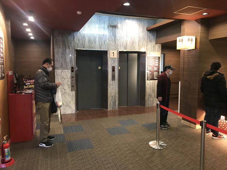 フロントエレベーターホール