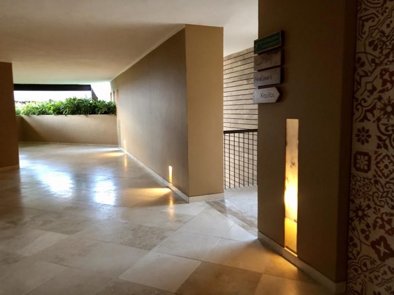 客室への廊下です