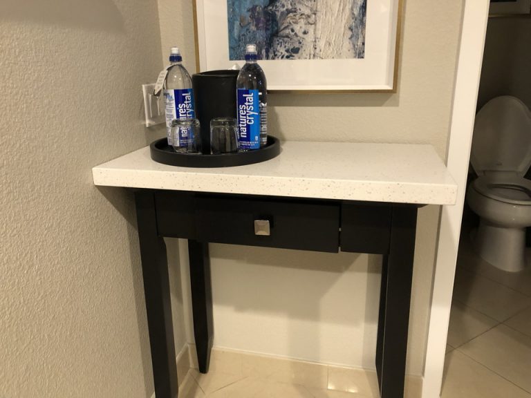 ミニバー、コップ