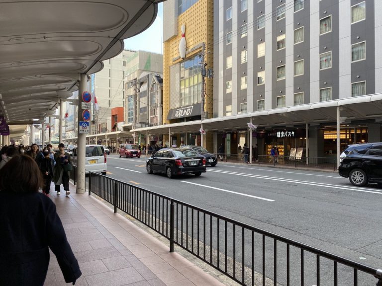 徒歩圏内にある河原町三条(1)