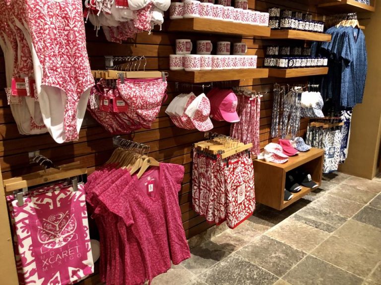 ホテルオリジナルの水着やタオル