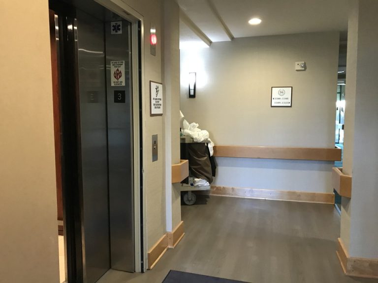 エレベーター付近