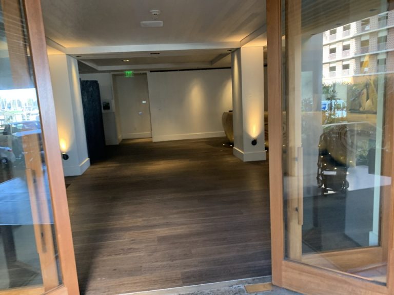 エントランス外観2