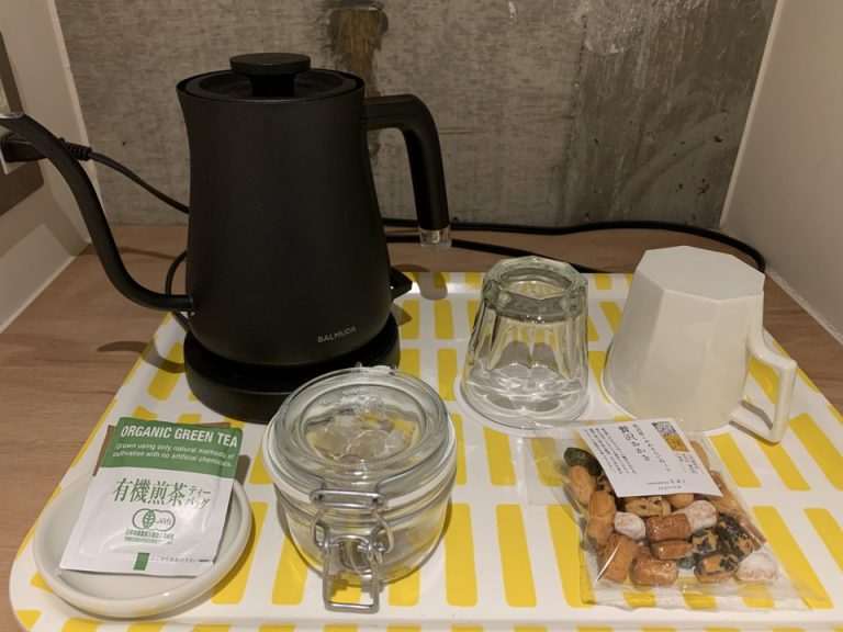 ミニバー、カフェコーナー、グラス