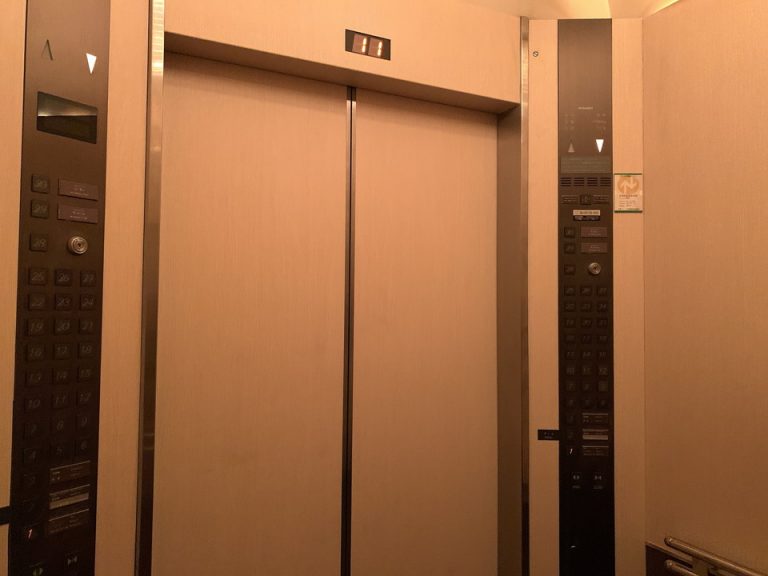 エレベーター内観