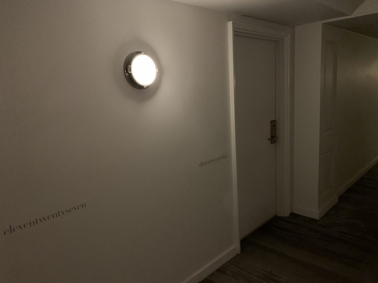 客室階入口付近廊下