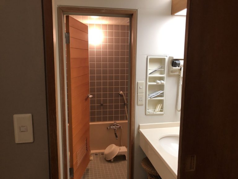 洗面所から浴室方向