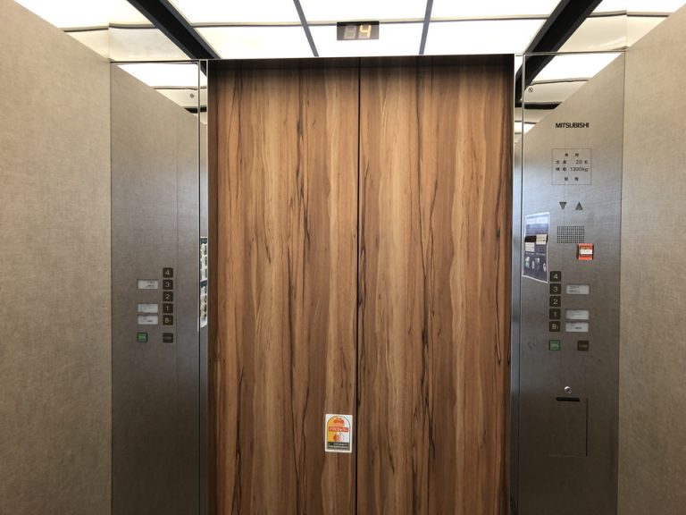 エレベーター内観(9)