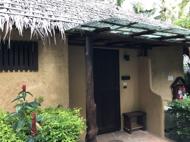 客室入口外観ドア