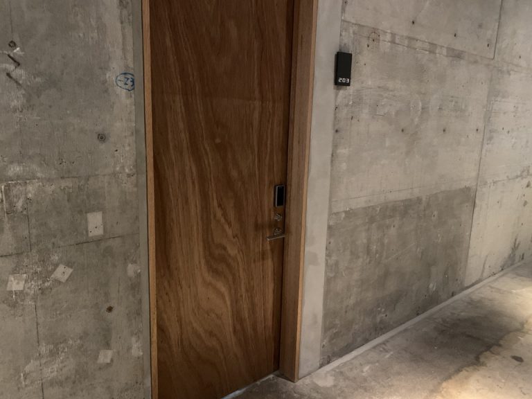 客室入口外観ドア