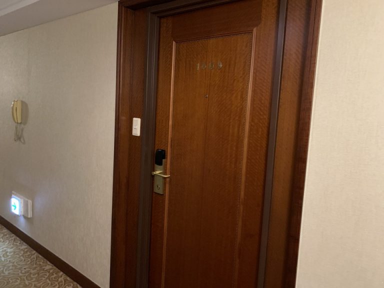 客室入口外観ドア