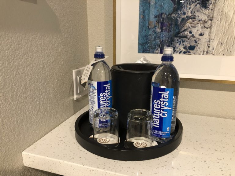 ミニバー、コップ(1)