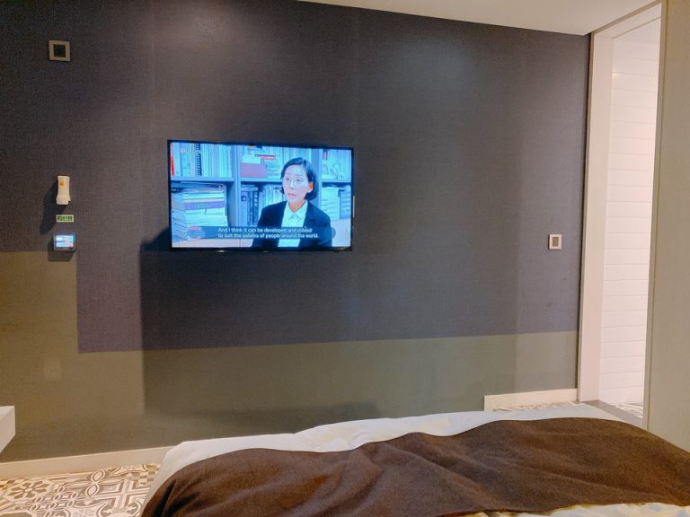 ベッドからテレビ