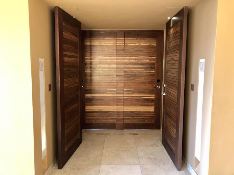 客室の入口です。リストバンドで開けられます。