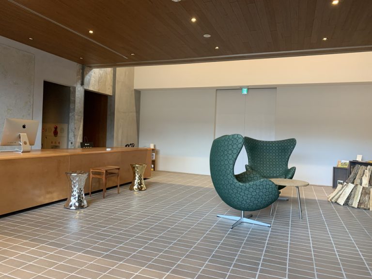 フロント、エントランス