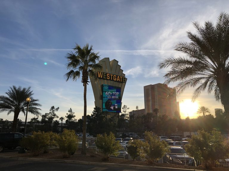 ホテルのサイン