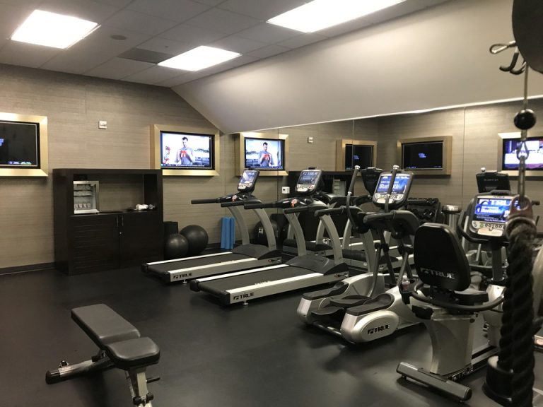 誰一人として利用する人をみませんでした。ガラガラ使い放題GYMはカジノ側のホールに鍵でアクセスするかたちでした