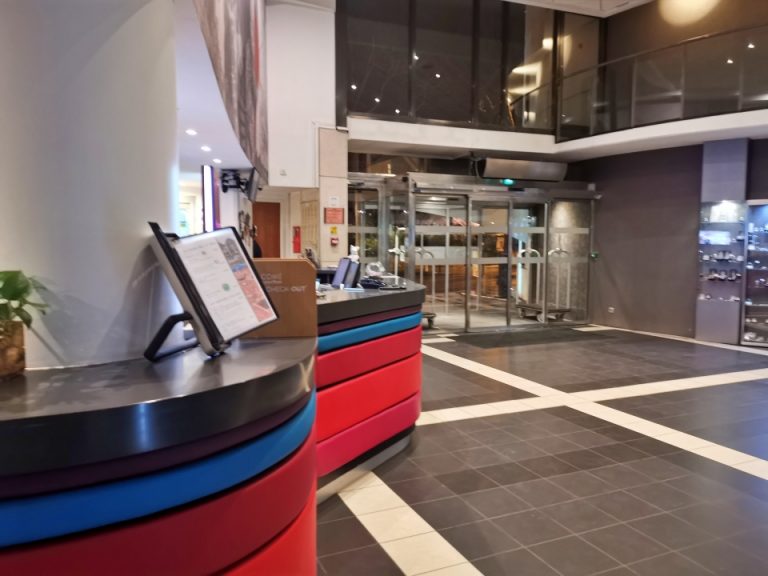 フロントカウンター