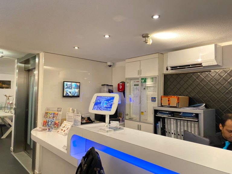 フロントカウンター