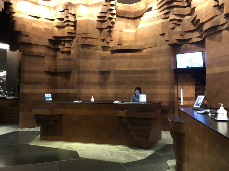 フロントカウンター