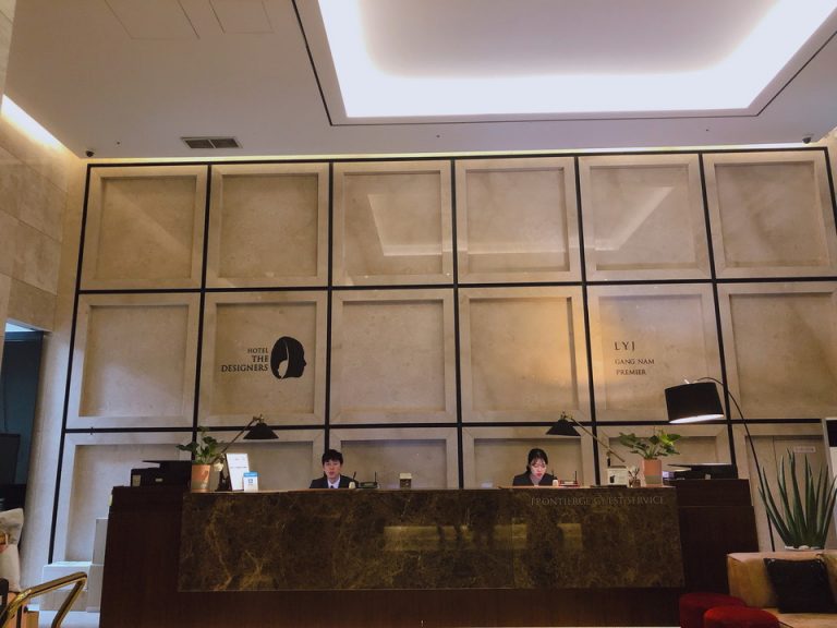 フロントカウンター